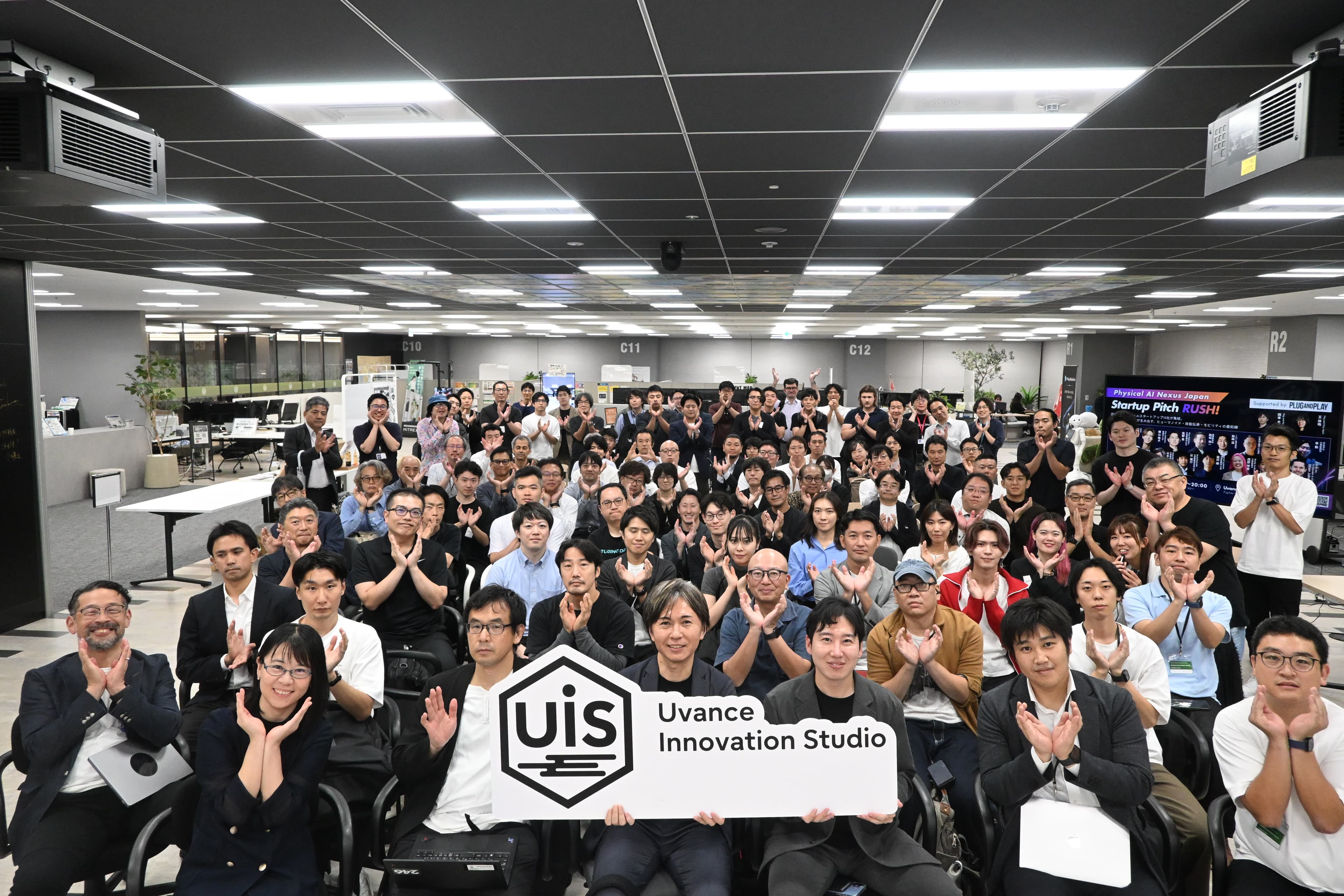 Group photo of Startup Pitch RUSH! participants